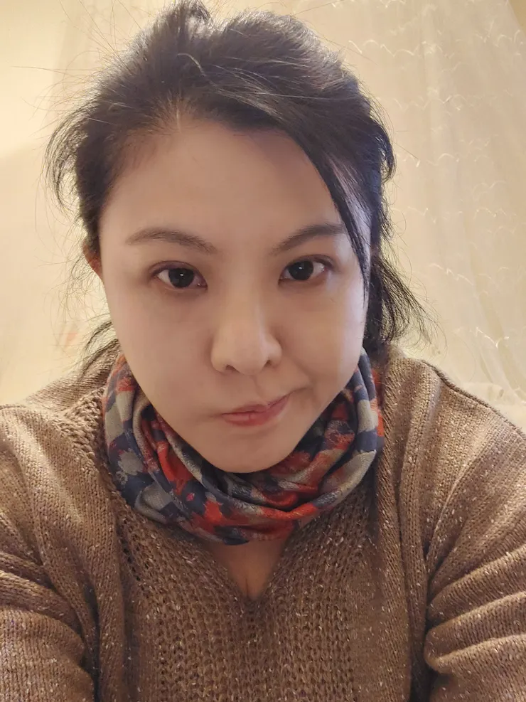 仔細看有些小斑，因為我不長痘的