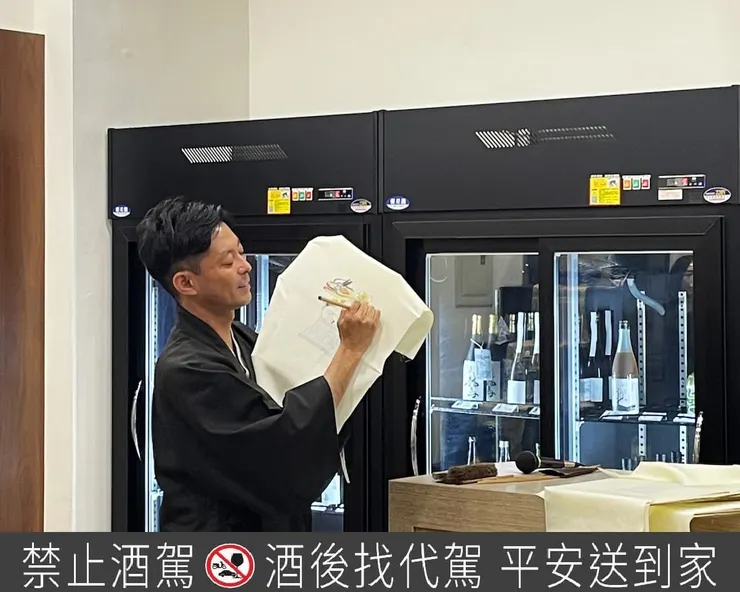 圖說：東京手描友禪工房「小倉染藝」，工藝師「小倉隆」。（圖/東京南青山不動產） &nbsp;