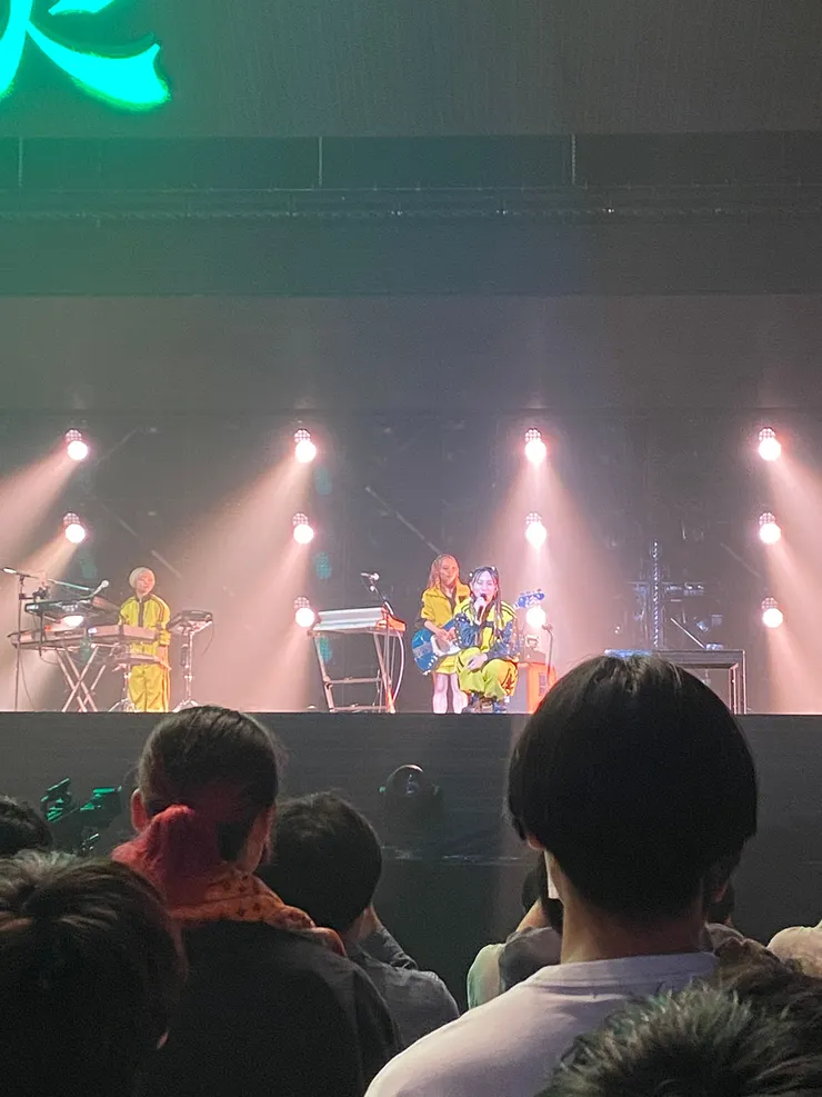 不知道如果她看到一個哭得跟白癡一樣的人會是什麼反應