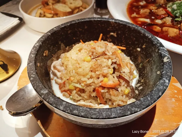 等不來花開石鍋飯(櫻花蝦嫩雞石鍋拌飯)