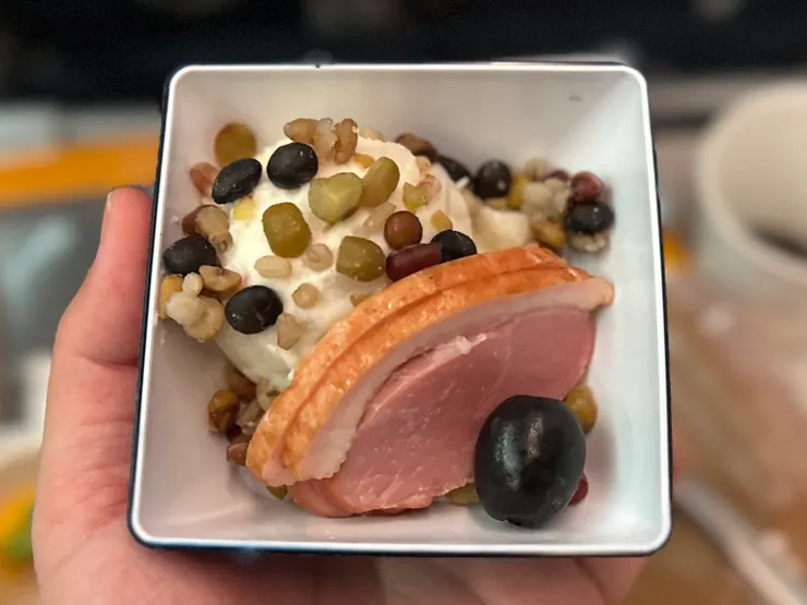 有肉有薯仔的沙律比港式飛機餐開胃