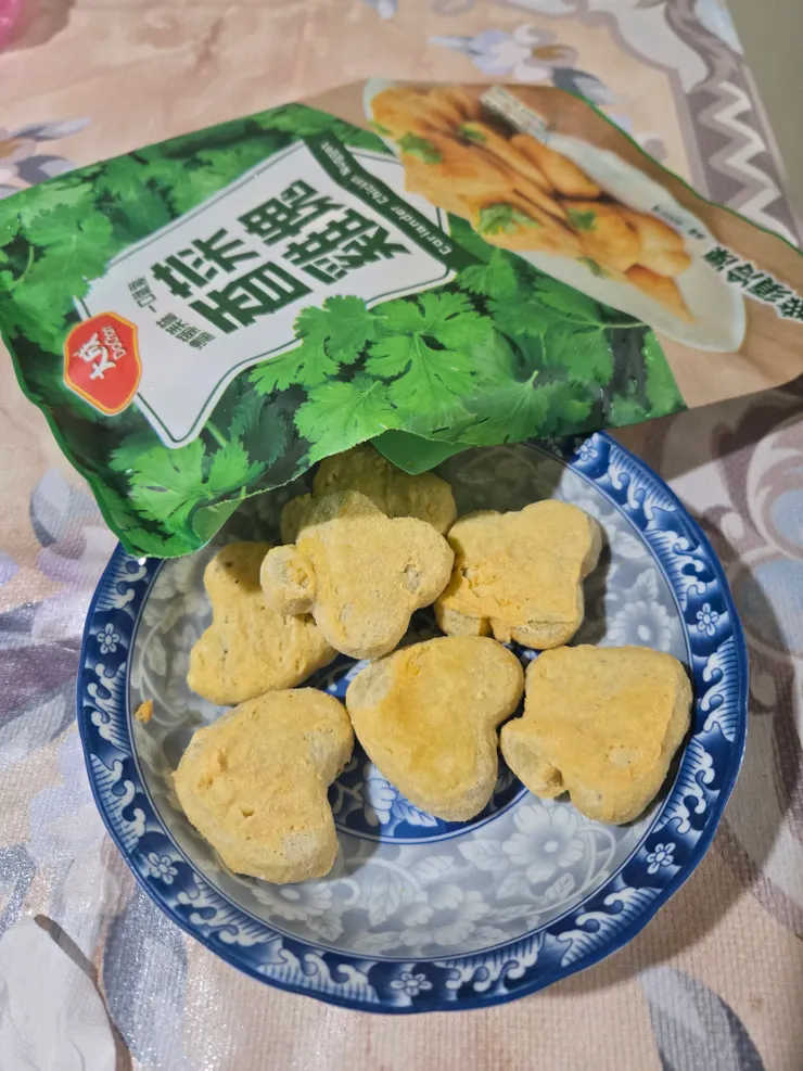 一打開哇喔!帶點點綠的雞塊