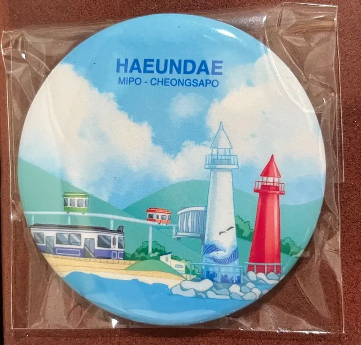 超可愛又超便宜（₩3900）的磁鐵，印象中圓形的還有兩個不同的款式。另外還有不同系列但比較貴。