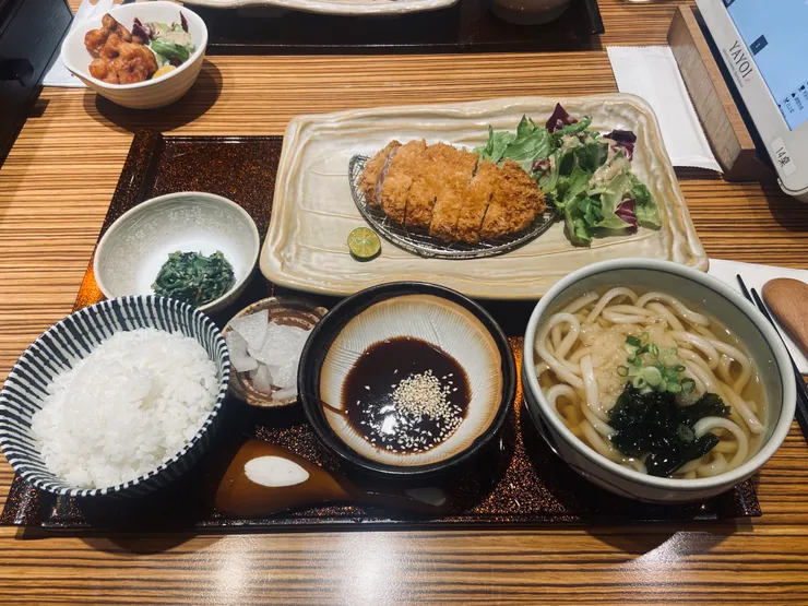 炸豬排與烏龍麵