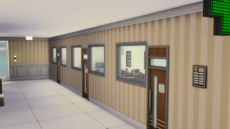 我以前的學校正是這樣，有三扇大門，門之間有玻璃窗，整個教員室有三個課室那麼大。