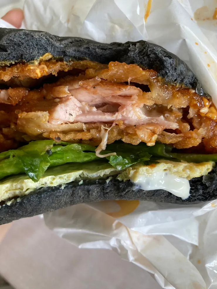 料多實在!一口沒辦法咬呀~肉超大塊的!甜甜辣辣很好吃!