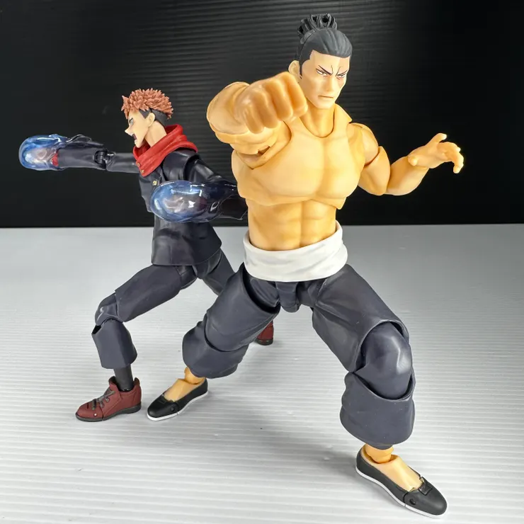 一同出拳!