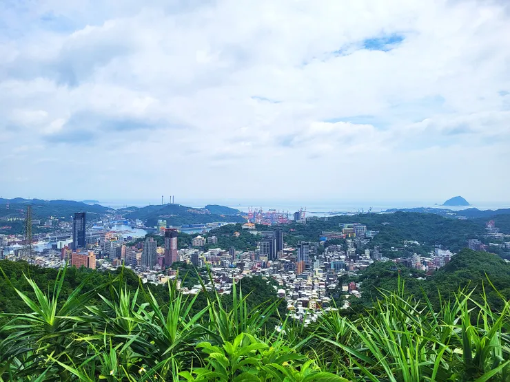 ▲9:40抵達紅淡山，可眺望基隆港全景。