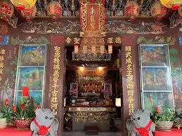 殿前兩隻可愛石獅（圖片截圖於網路）