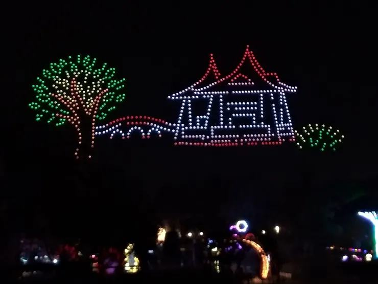 無人機群體表演 (圖片取自網路)