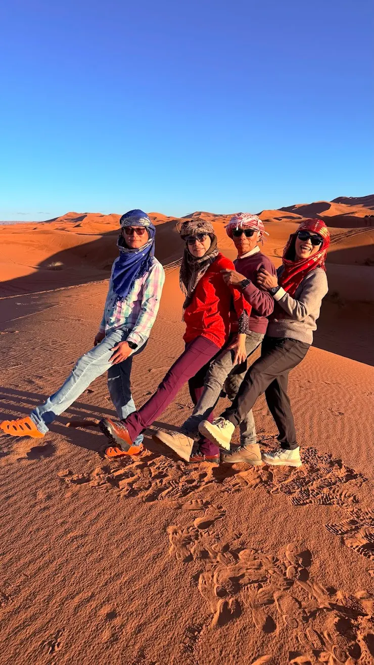 蹲太久腳麻了，抬不高