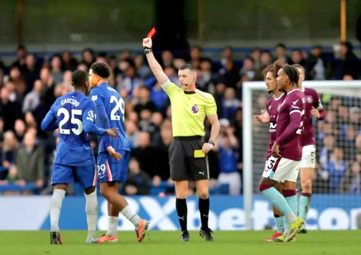 車路士科芬拿領紅牌被驅逐離場
