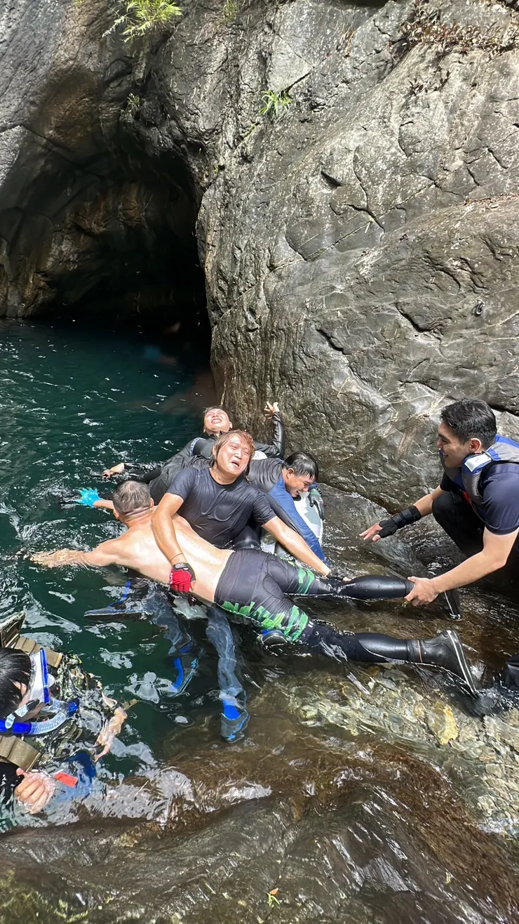 四人乘坐的游泳圈,質量相當好