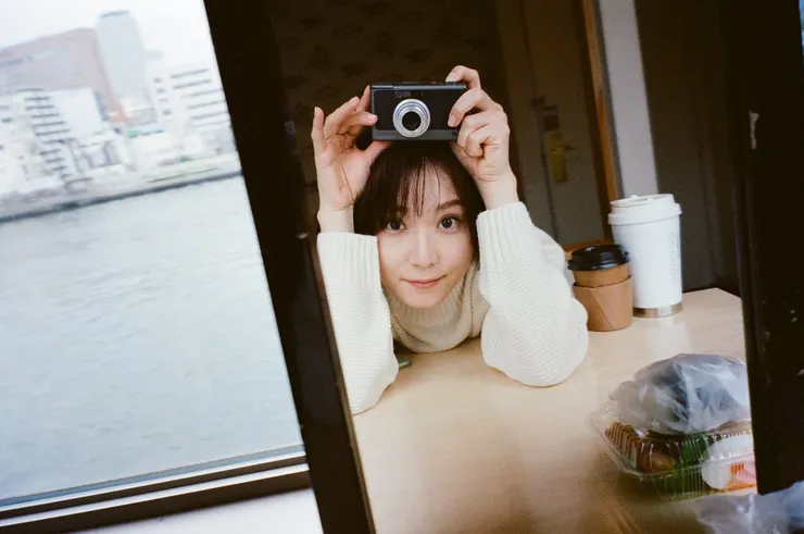 松岡茉優生活照。／影像來源：來源：X（松岡茉優 staff ツイッター）