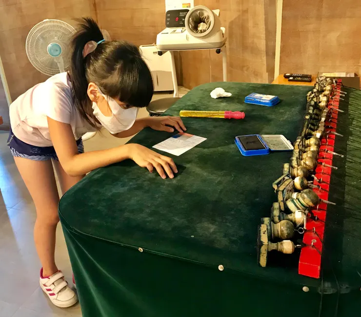 遊客中心有很多紀念章可以蓋，孩兒很開心