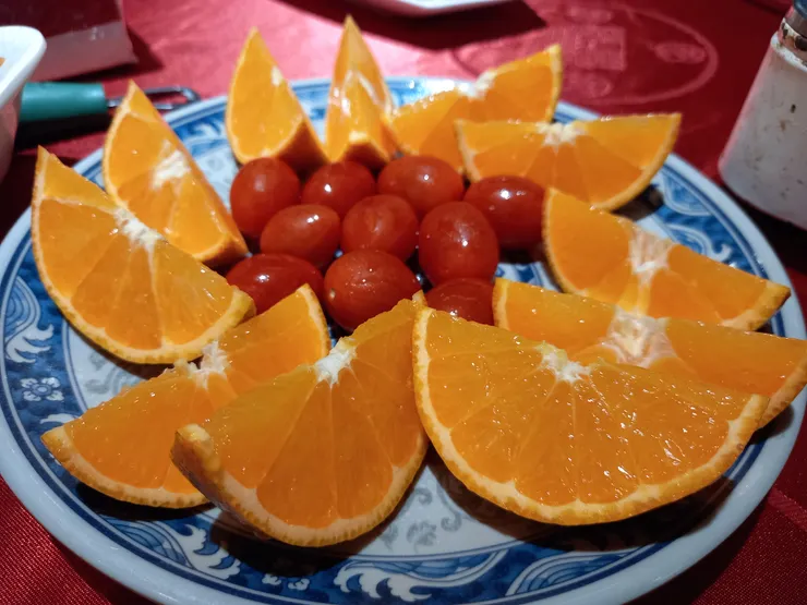 水果是聖女小番茄和柳丁!