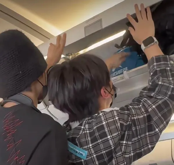 恩仔的耳朵真紅