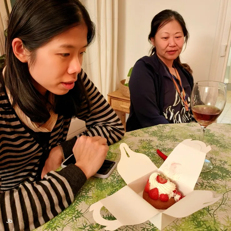 【在les 3 Grainsw買的甜點,攜帶過久,有些損傷。】