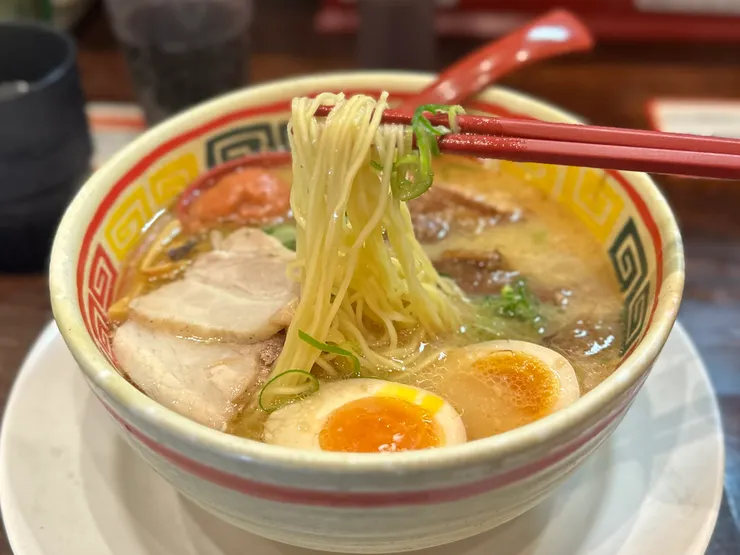 幼麵不算特別出色，有點腍，不過因為湯底味道不錯，所以也算吃得滋味