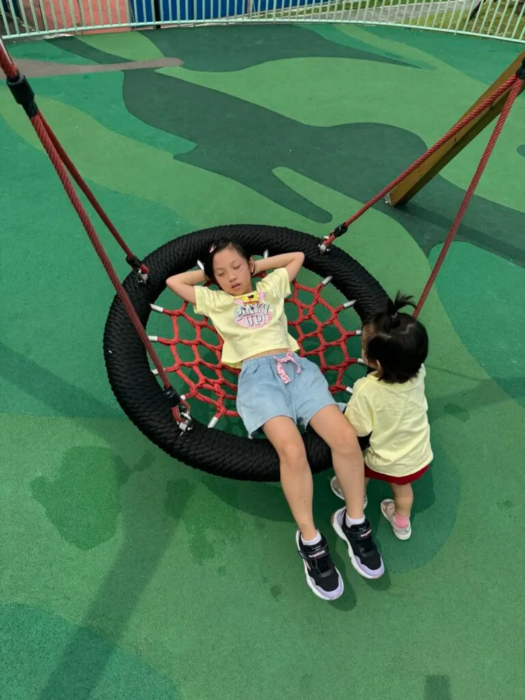 河邊微風舒服到不想起來