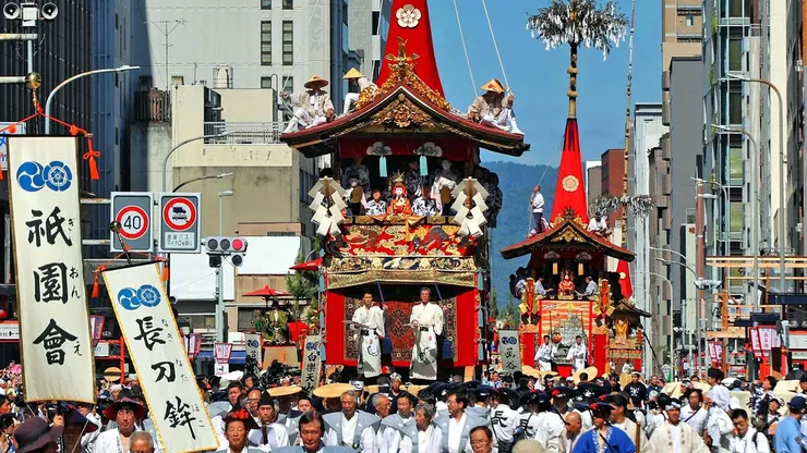 （2023年京都祇園祭的山鉾巡行盛況）
