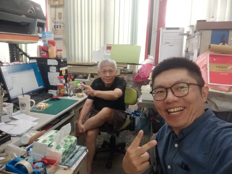 再婚＆容光煥發的老闆。聽說店租一個月四萬，轉角的廣宏軒（以前叫廣堂軒）一個月七萬。在少子化的今天，沒有建築系的奶水真得活不下去