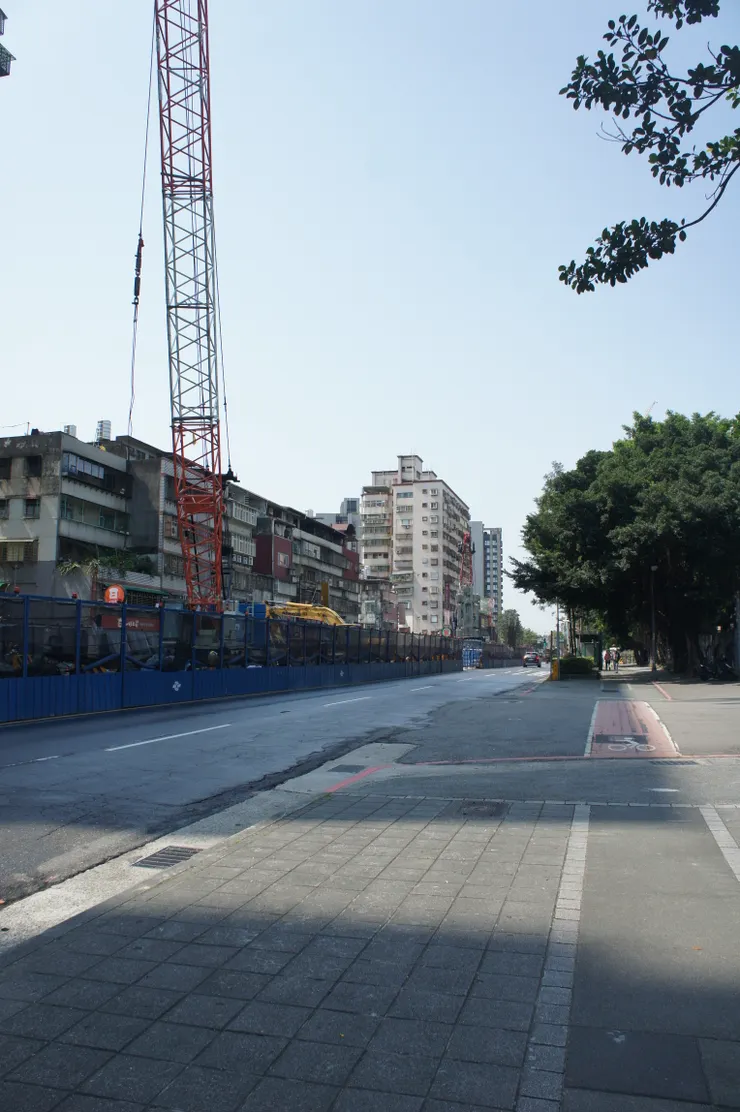 現在已經如火如荼的在施工了！