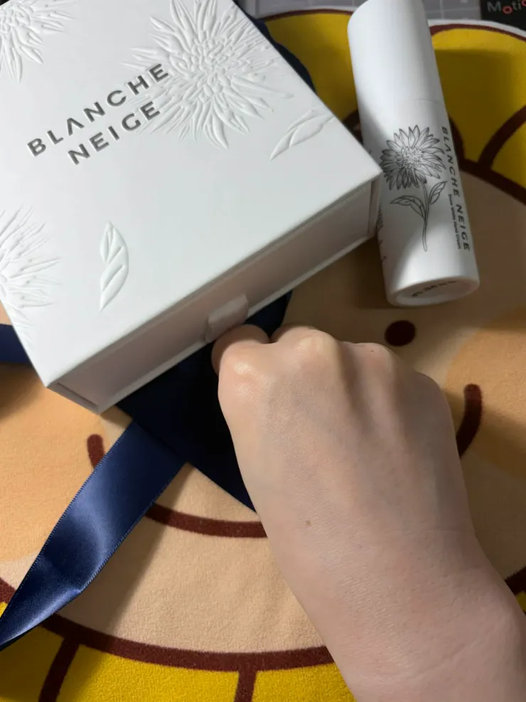 沒有塗護手霜的手~