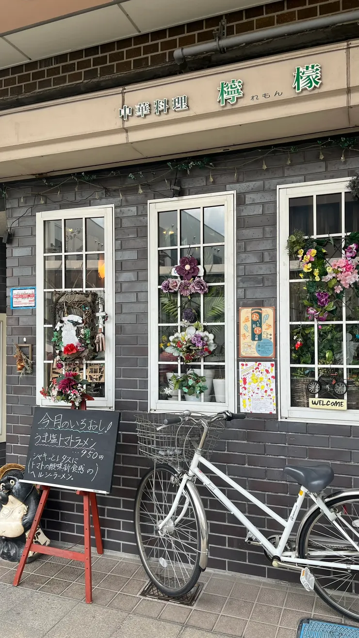 店面雖然看起來有年代感，不過裝潢得很可愛。