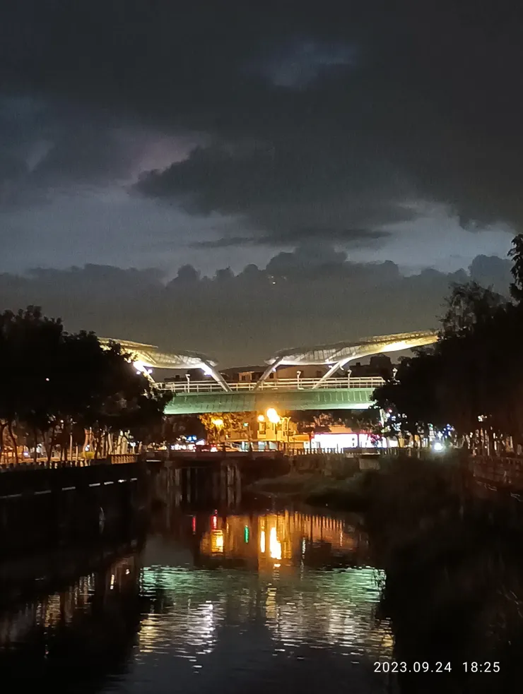 萬年溪牛軛橋夜景，自拍攝