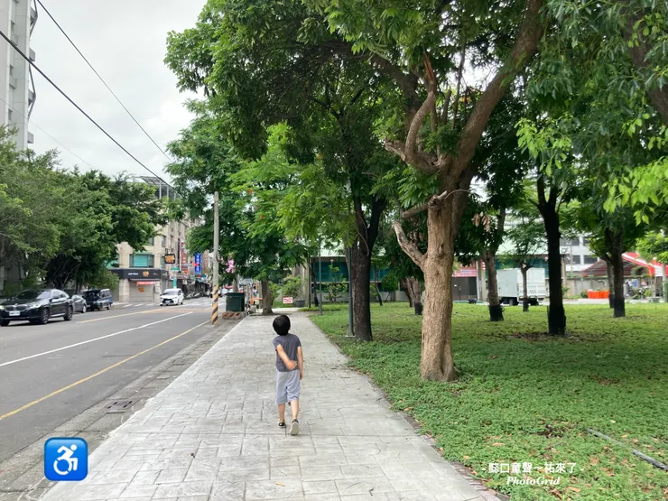 沿著環型步道散步也很舒適。