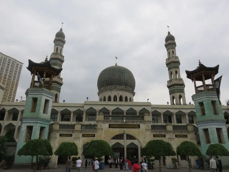 東關清真大寺，印象比蘭州和銀川的「清真大寺」好。最少沒有奇奇怪怪的東西、商業部份分得清楚很多。