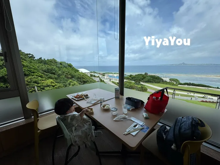 水族館四樓的自助餐，沖繩家常料理雖說不上精緻但有特色不難吃，景觀絕讚