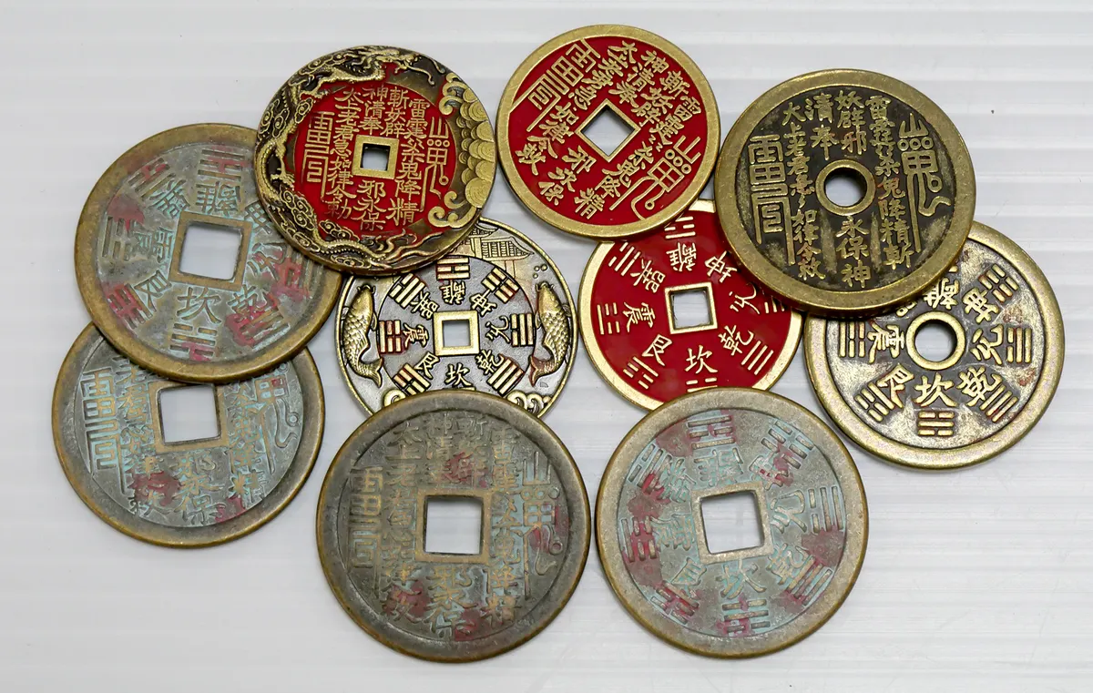 山鬼花錢」背面究竟是先天八卦、還是後天八卦？