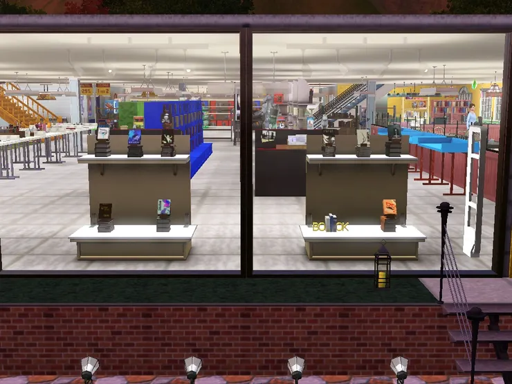 櫥窗我都放了架子和展示的貨品，務求吸引路人。