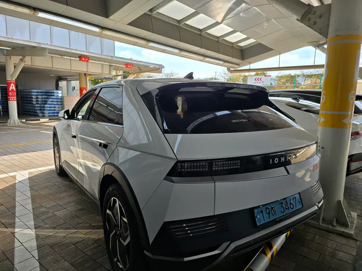  IONIQ 5 2WD (E) ，可惜是舊型號沒有特別感受到電動車的智能。