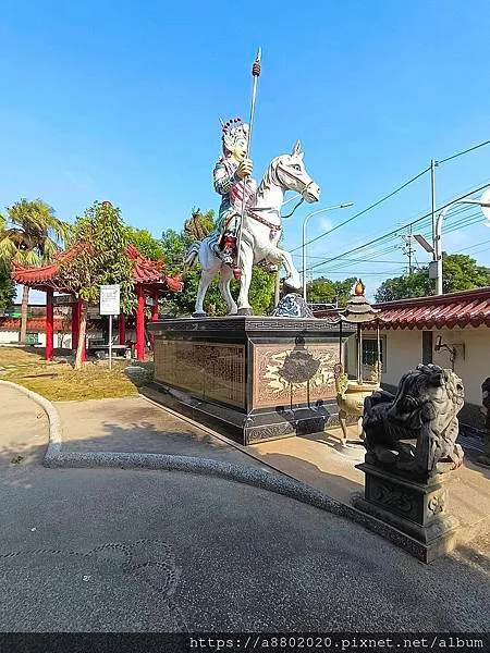 趙子龍騎馬挺槍、懷抱三國蜀漢幼主劉禪的塑像