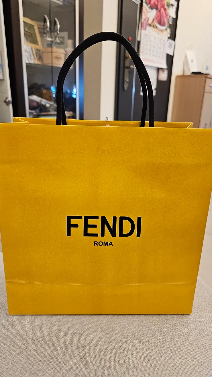 FENDI的紙袋也很好看!