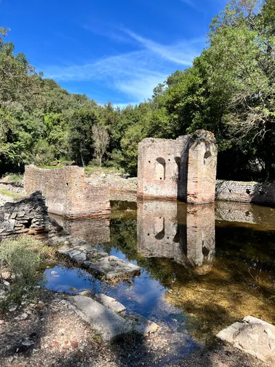 「阿爾巴尼亞」在水裡的古遺址？！ 巴士旅行ing連載中