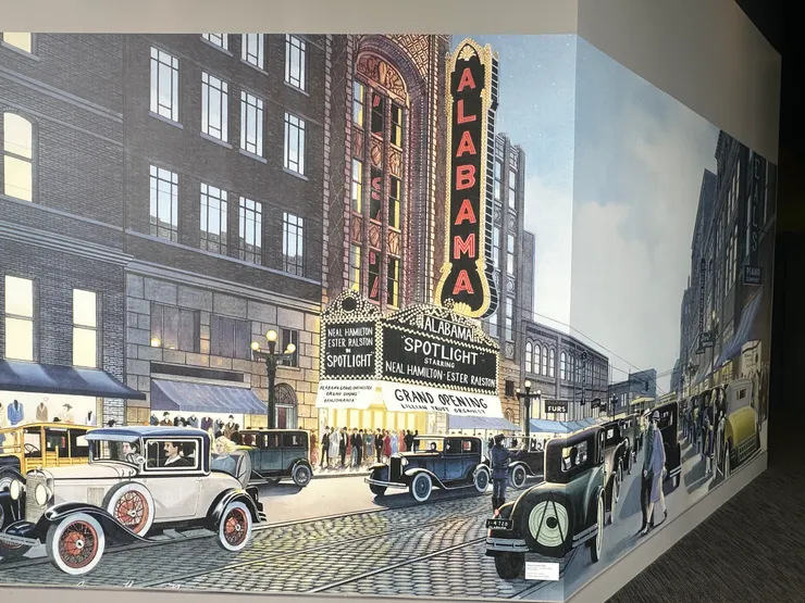 鋼鐵產業帶動經濟繁榮,伯明罕市中心劇院林立,夜晚燈火通明。(這張照片是在Vulcan Park and Museum外圍拍的)