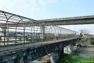 東西向快速道路交叉，在這跨越員林大排(溪湖へ)
