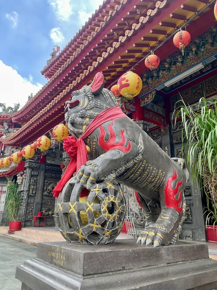 廟前石獅（圖片截圖於網路）