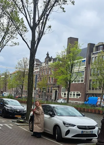 運河邊無防護 停車格 免錢??