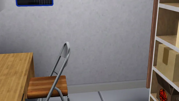 員工吃飯和寫文件的書桌跟存貨放在一起，其實對員工很抱歉...但空間真的不夠...希望日後有所改善。