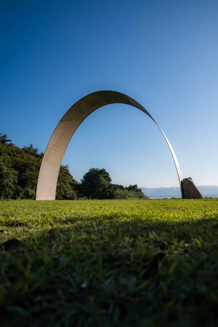 Gate of infinity by Lee Ufan