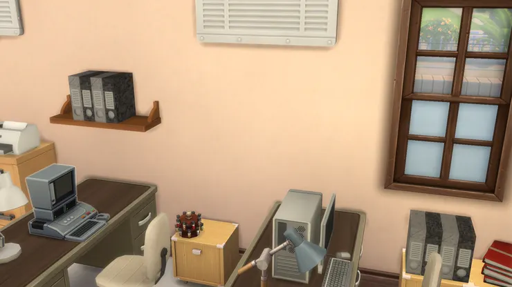 雖然這位書記坐在冷氣機下面，很容易被冷死，但也沒辦法。