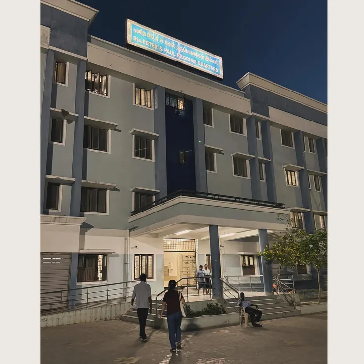 官方的信徒住宿大樓之一