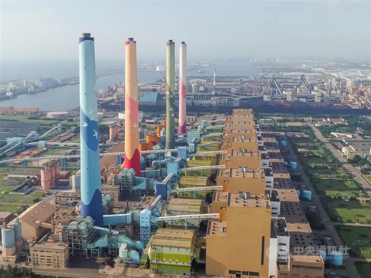 國民黨的理由是要先拆燃煤才能建燃氣，但明明可以先建燃氣再除燃煤