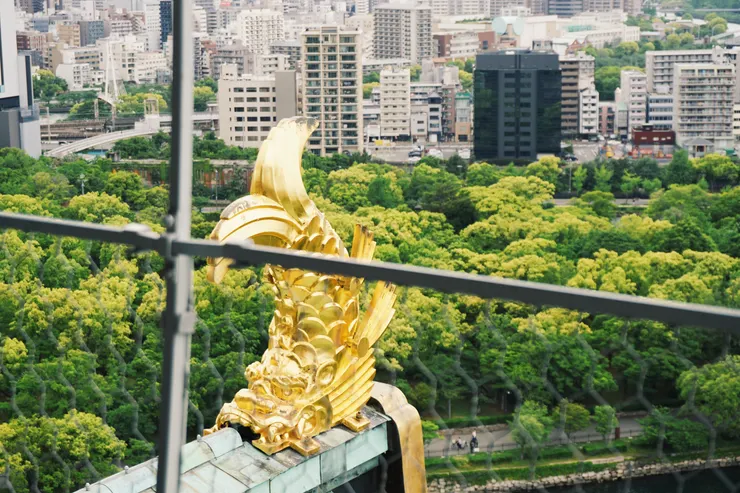 #天守閣屋檐末端的「金鯱」