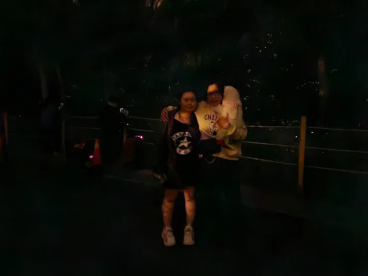 我真的盡力了，她們拍我的照片一張比一張糊